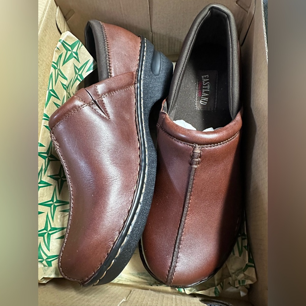 New Eastland Women’s Rich Brown Leather  Kelsey Clog Slip On Size 10 - Picture 2 of 6